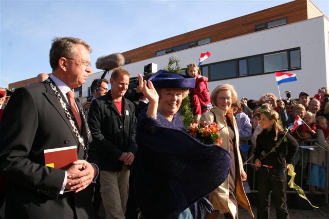 Koningin zwaait naa…