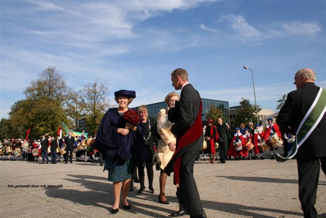 Op het plein voor h…